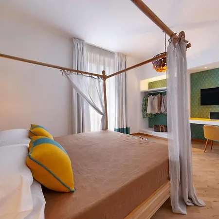 Gorgeous In The Center: Sorrento! * Sorrento