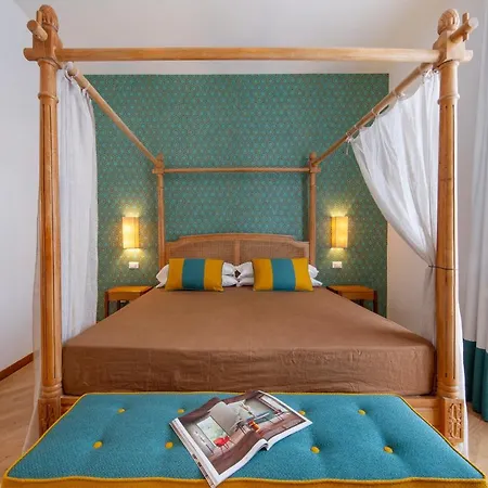 Gorgeous In The Center: Sorrento!